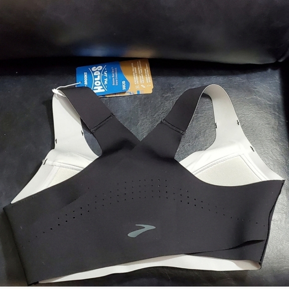 Brooks Run Bra - Dare Crossback - Picture 4 of 8